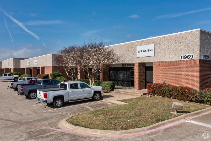 11805-11819 Forestgate Dr, Dallas, TX for rent - Primary Photo - Image 1 of 5