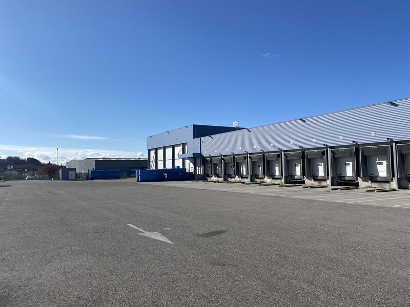 Light Industrial in Heyrieux to rent Building Photo- Image 1 of 5