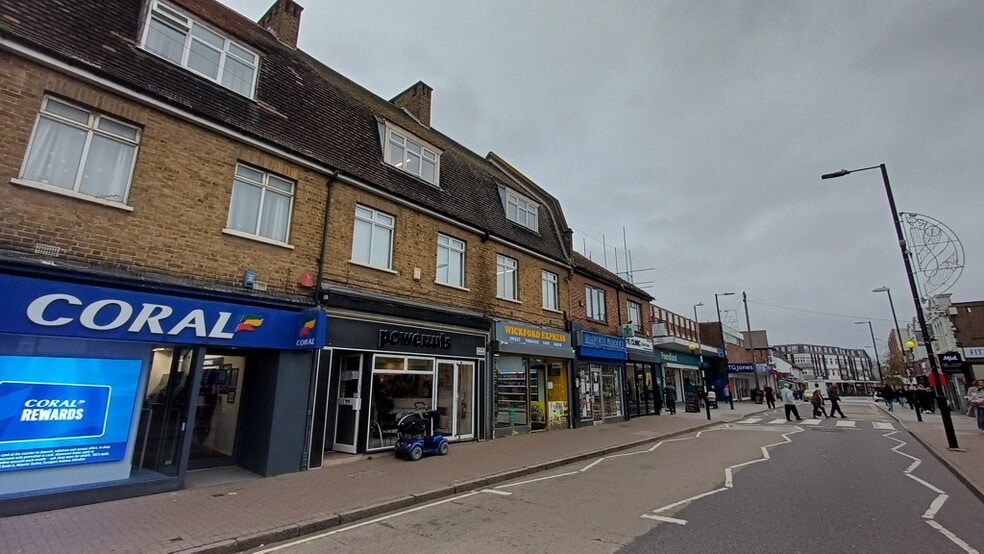 53-57 High St, Wickford to rent - Building Photo - Image 2 of 3