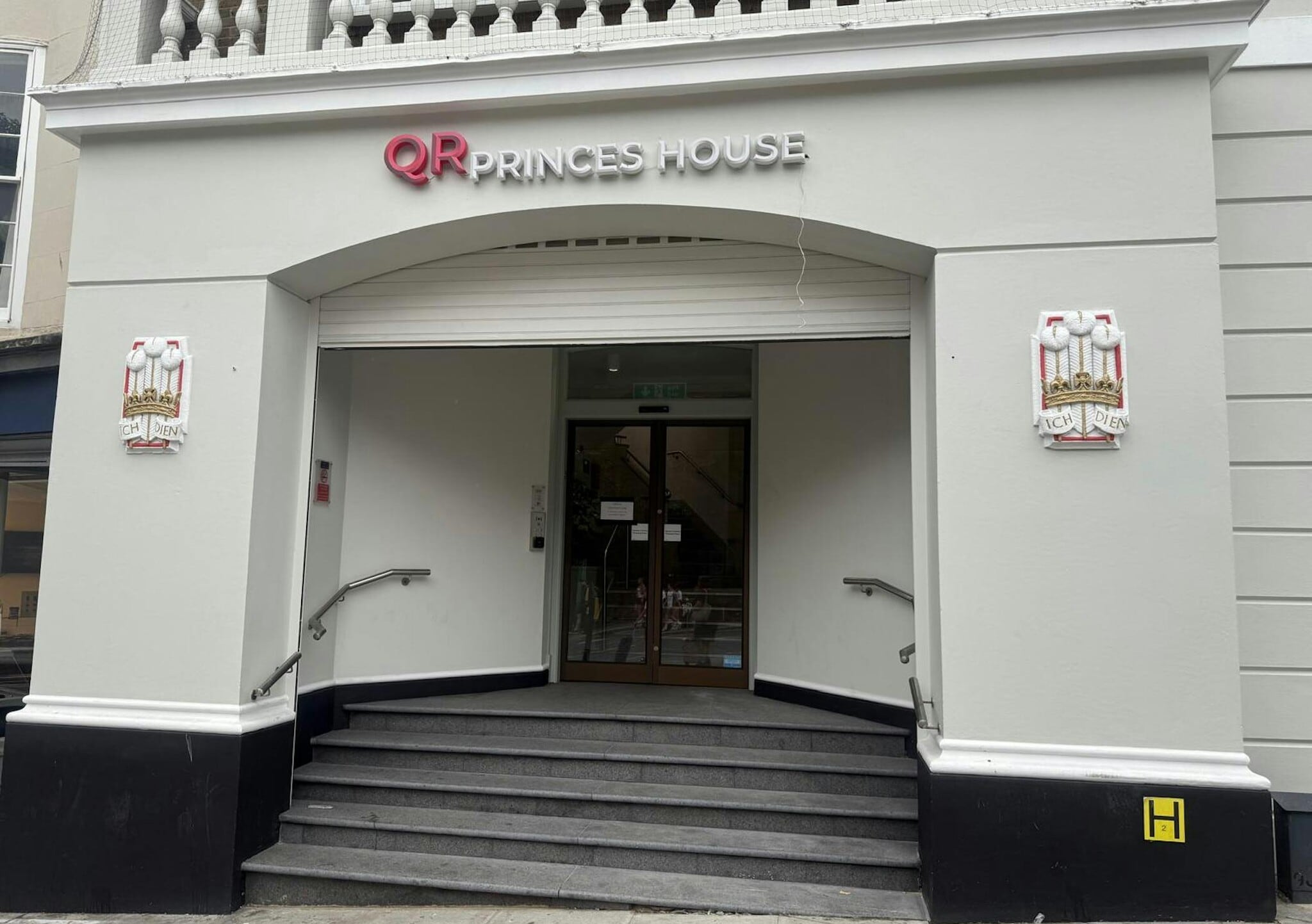53-54 Queens Rd, Brighton to rent Building Photo- Image 1 of 4