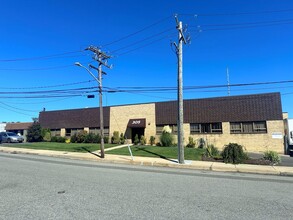 305 Suburban Ave, Deer Park, NY for rent Building Photo- Image 1 of 4