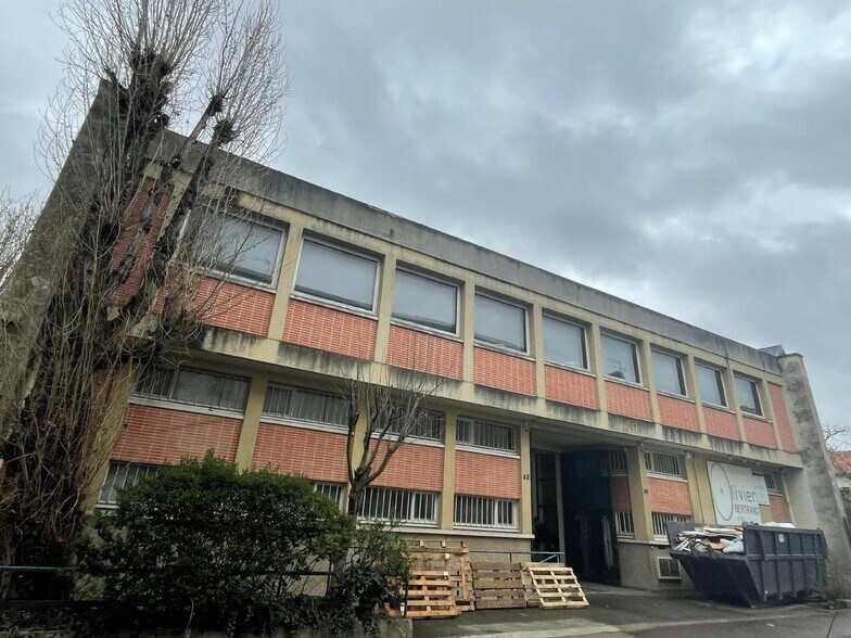 Office in Clamart to rent - Building Photo - Image 1 of 10
