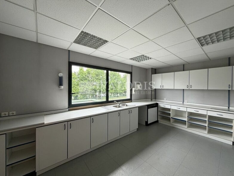 1111 Chemin De La Bruyère, Limonest to rent - Interior Photo - Image 3 of 13