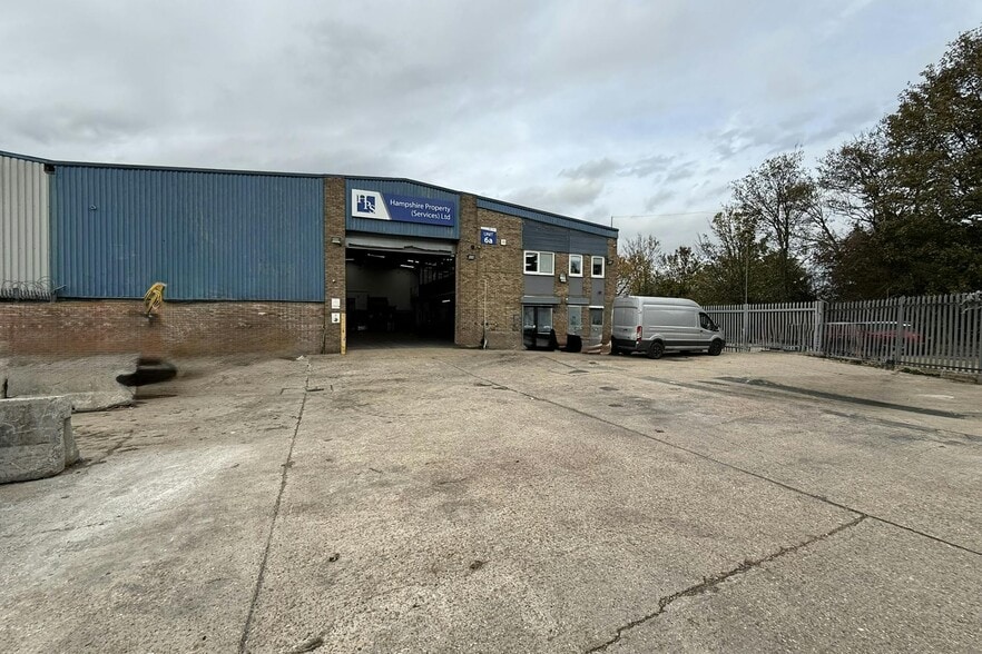 Tower Ln, Eastleigh to rent - Building Photo - Image 2 of 3