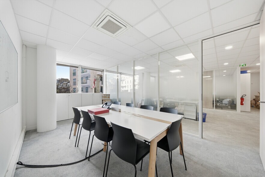 Office in Levallois-Perret for sale - Building Photo - Image 2 of 10
