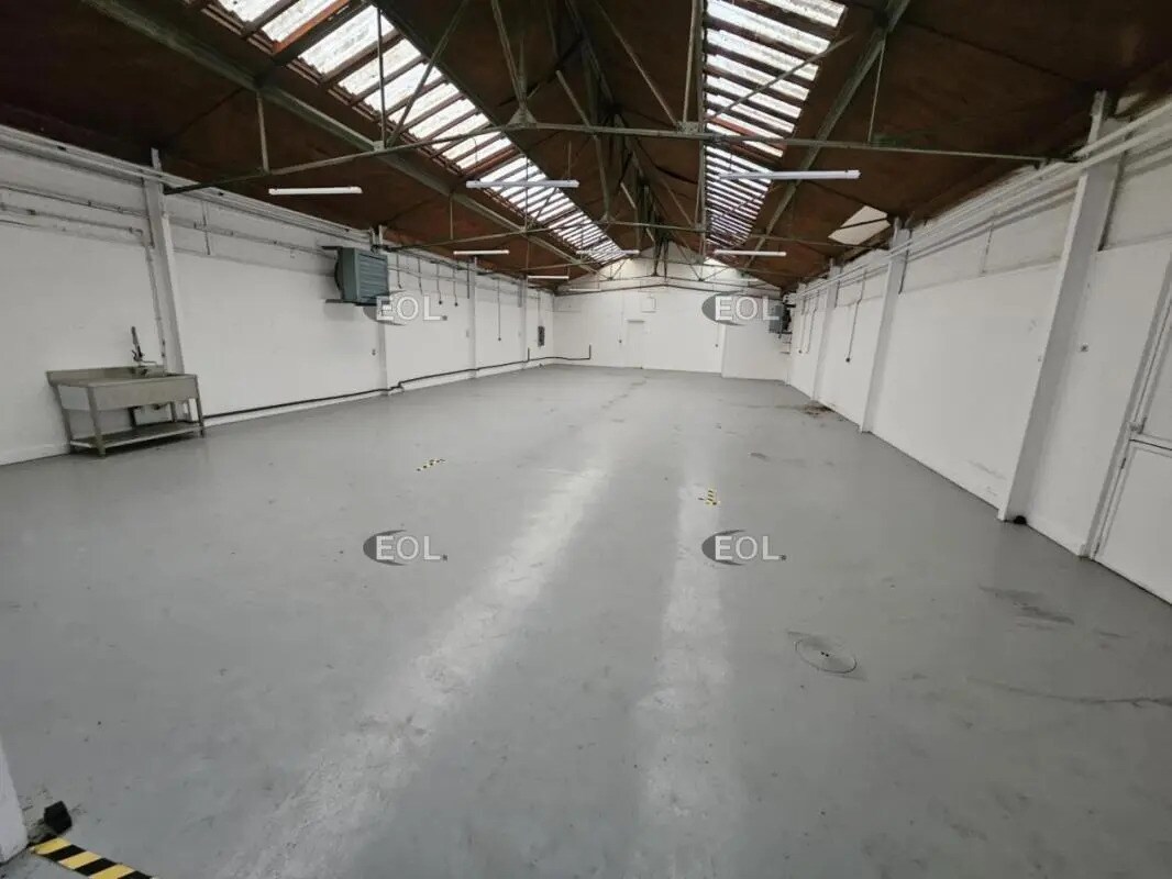 Light Industrial in Villeneuve-Saint-Georges to rent Interior Photo- Image 1 of 6
