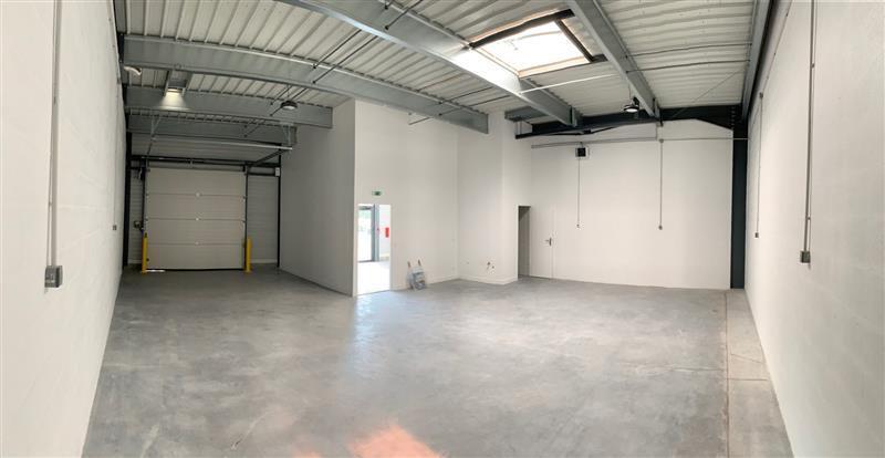 Light Industrial in Trappes to rent Interior Photo- Image 1 of 5