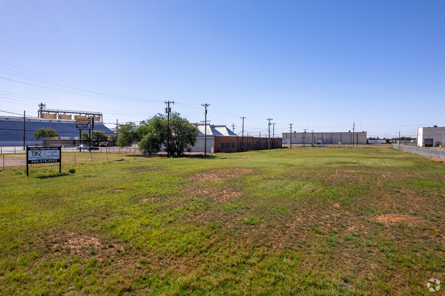 220 30th St, Lubbock, TX for rent - Building Photo - Image 3 of 11