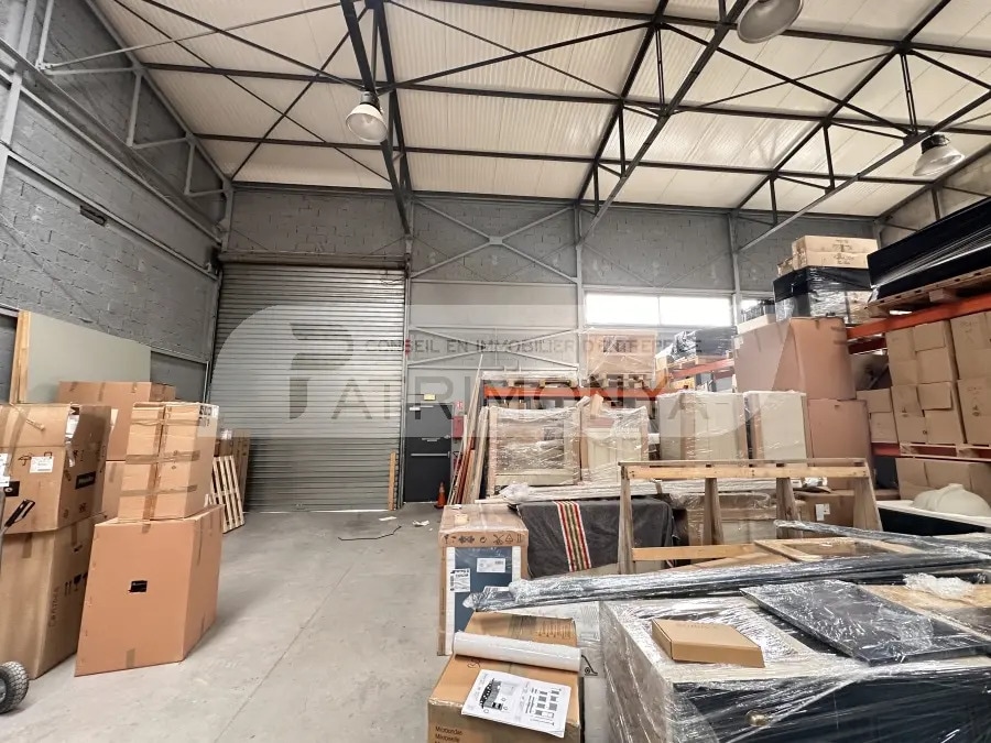 Light Industrial in Marseille to rent Interior Photo- Image 1 of 6