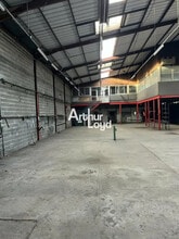 Light Industrial in Antibes for sale Interior Photo- Image 1 of 5