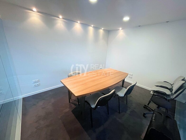Office in Lyon to rent - Interior Photo - Image 3 of 8
