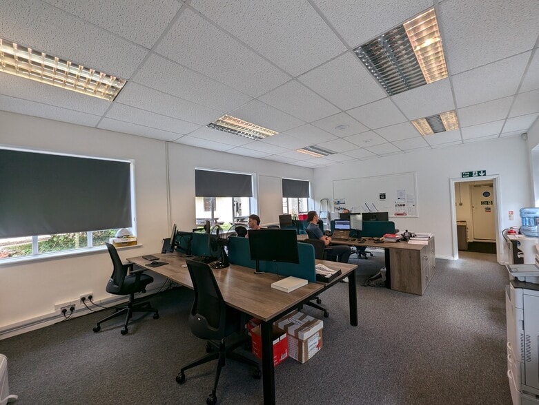 129 Cumberland Rd, Bristol to rent - Building Photo - Image 3 of 5