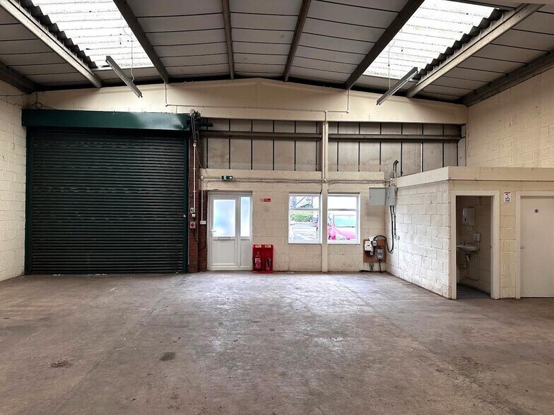 Saltbrook Rd, Halesowen to rent - Building Photo - Image 3 of 7