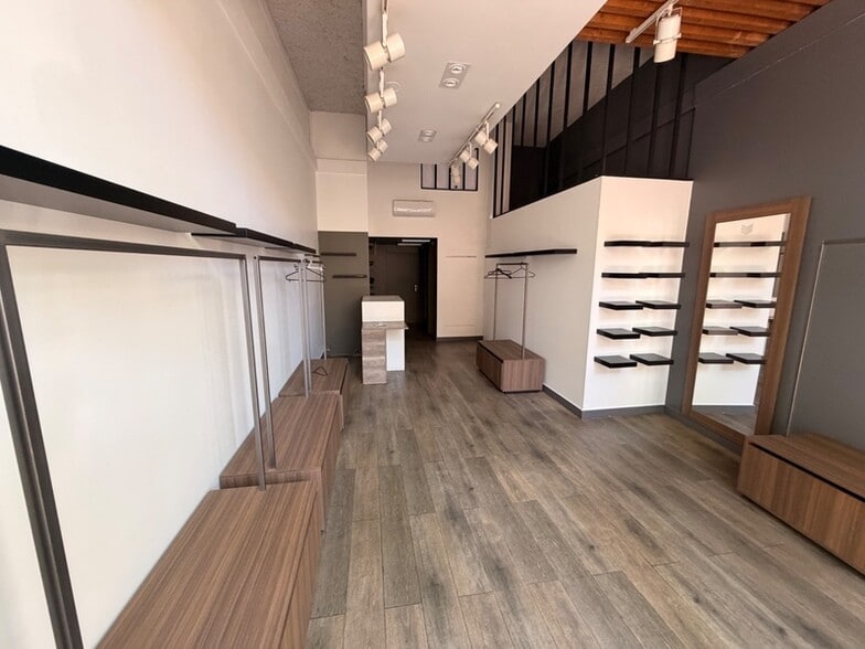 Retail in Lyon to rent - Interior Photo - Image 2 of 13