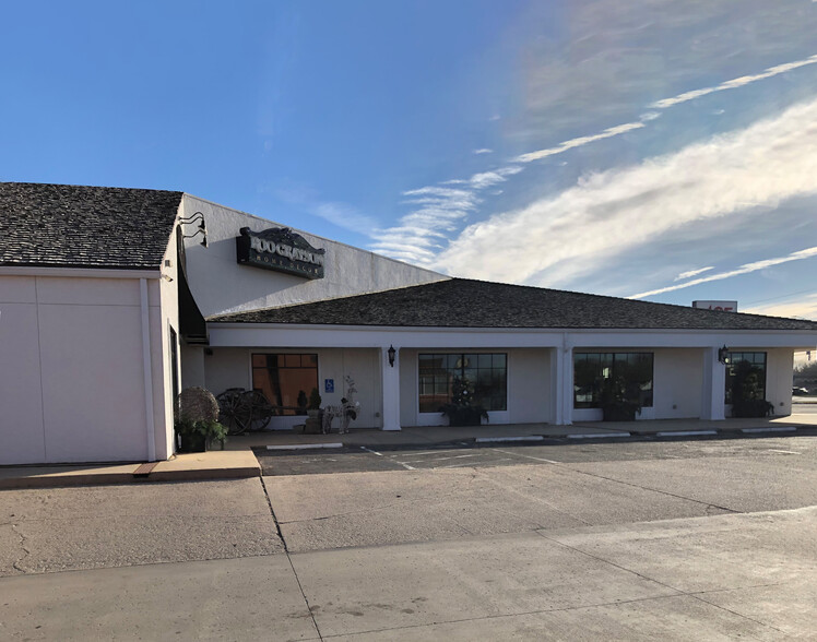 6200 E Central Ave, Wichita, KS for sale - Building Photo - Image 1 of 1