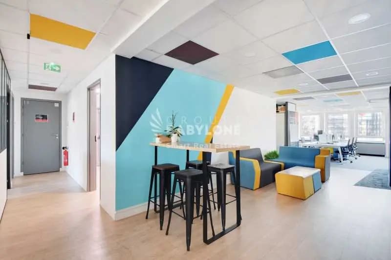 Office in Neuilly-sur-Seine to rent Interior Photo- Image 1 of 10