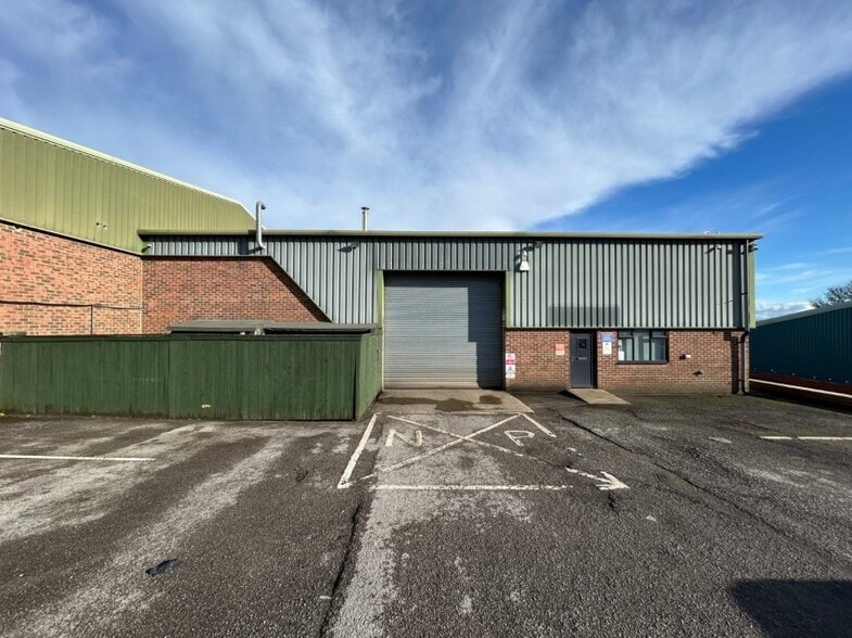 Fairfield Way, Richmond to rent - Building Photo - Image 1 of 3