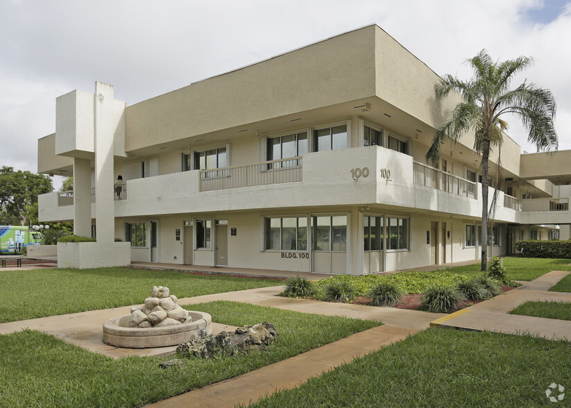 10300 Sunset Dr, Miami, FL for rent - Primary Photo - Image 2 of 3