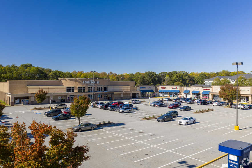 1004 W Georgia Rd, Simpsonville, SC for rent - Primary Photo - Image 1 of 8