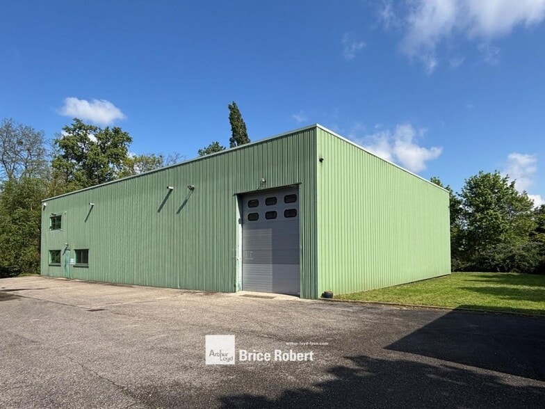 Light Industrial in Fleurieu-sur-Saône for sale - Building Photo - Image 2 of 8
