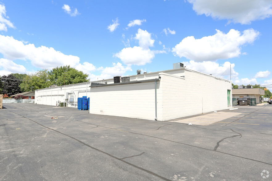 28326-28350 S River Rd, Harrison Township, MI for rent - Building Photo - Image 3 of 7