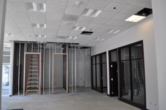 840 W Irving Park Rd, Chicago, IL to rent Interior Photo- Image 2 of 3