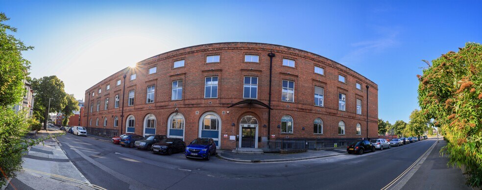 29 Central Park Av, Plymouth to rent - Building Photo - Image 2 of 4