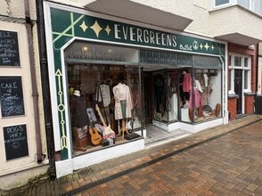 88 Charles St, Milford Haven to rent Building Photo- Image 1 of 5