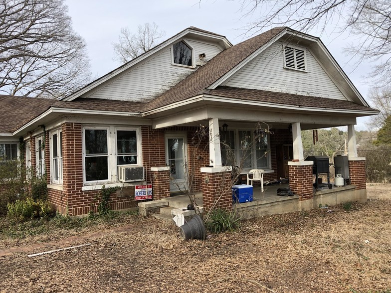 205 Oxford Rd, New Albany, MS for sale - Primary Photo - Image 1 of 1