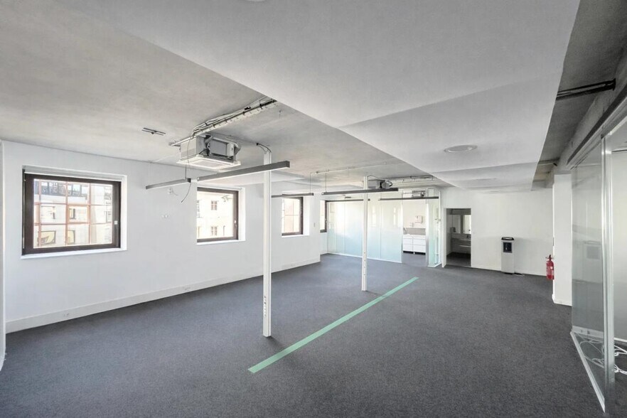 39 Rue De La Saussière, Boulogne-Billancourt to rent - Interior Photo - Image 3 of 7