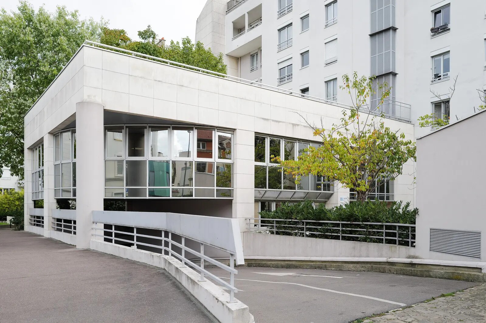 Office in Courbevoie for sale Building Photo- Image 1 of 7