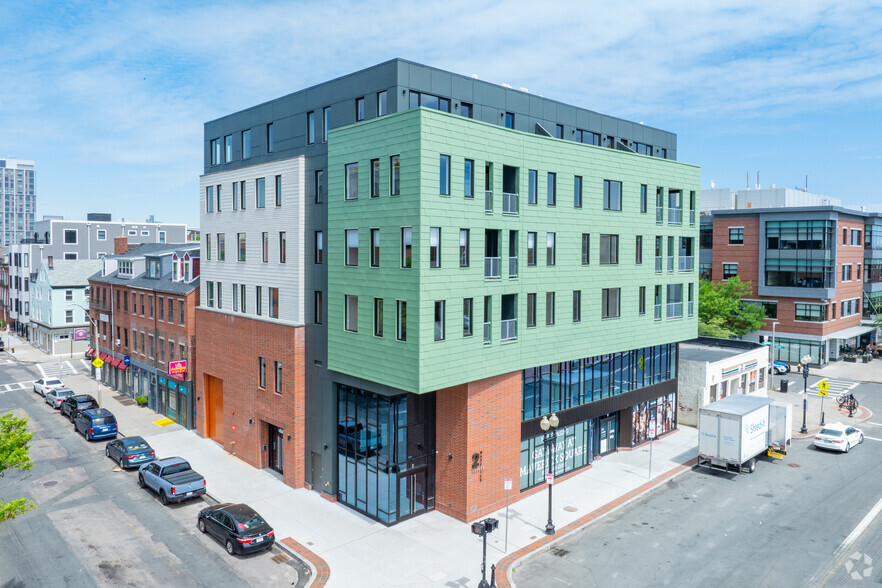 2-10 Maverick Sq, Boston, MA for rent - Primary Photo - Image 1 of 47