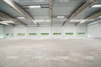 Light Industrial in Chilly-Mazarin to rent Interior Photo- Image 1 of 12