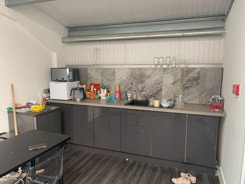 Appledown Way, Canterbury to rent - Interior Photo - Image 3 of 8