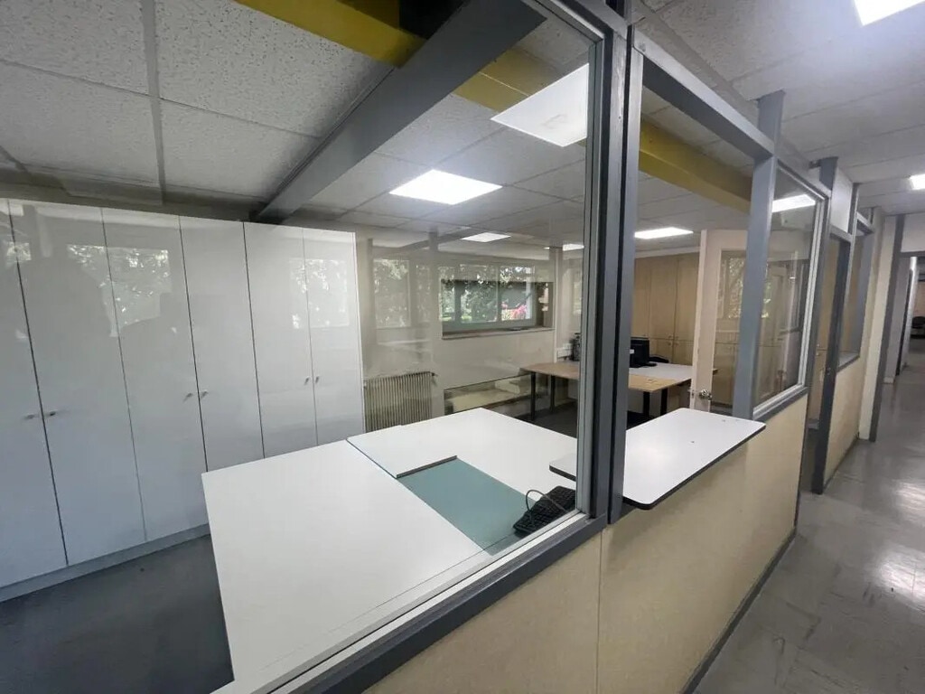 Location Bureaux 270 m² - Photo 1