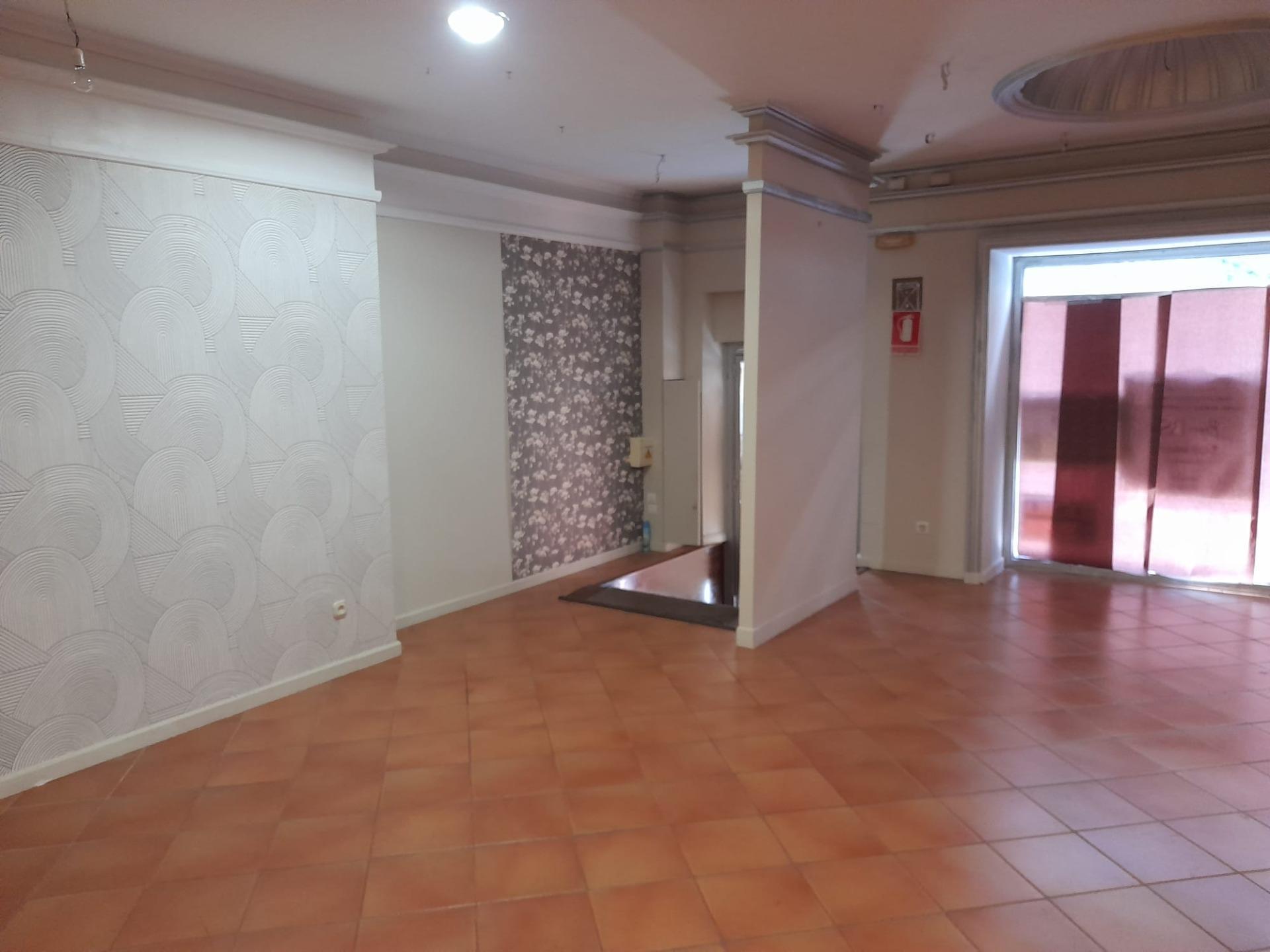 Retail in Cáceres, Cáceres to rent Building Photo- Image 1 of 23