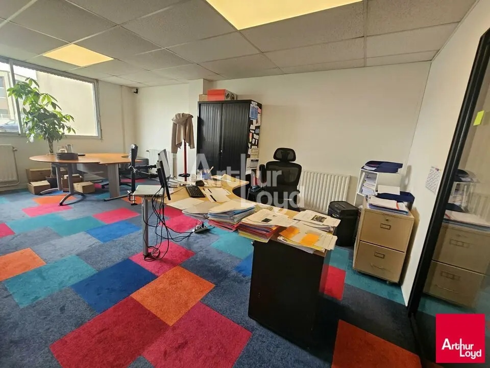 Location Bureaux 120 m² - Photo 1