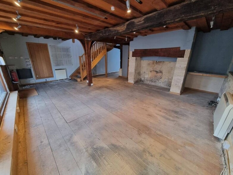 9 Church St, Trowbridge to rent - Building Photo - Image 3 of 8