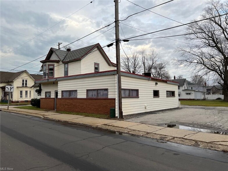 244 Mill St, Conneaut, OH for sale - Primary Photo - Image 2 of 11