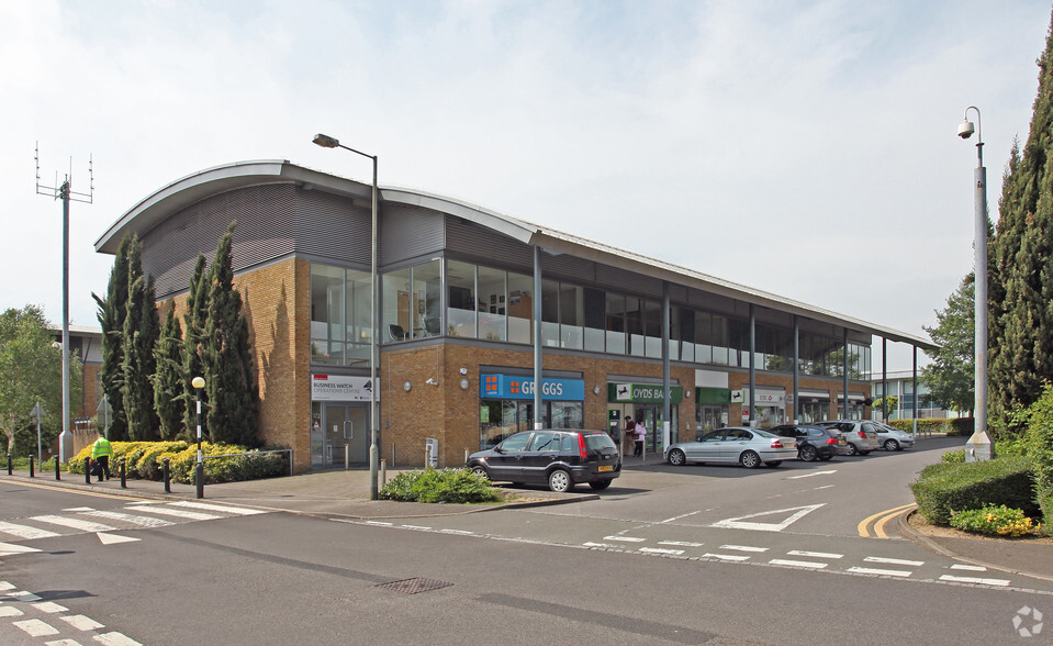 171-178 Buckingham Ave, Slough for rent - Building Photo - Image 2 of 3