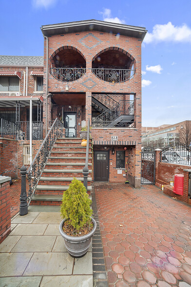 70 E 39th St, Brooklyn, NY for sale - Building Photo - Image 3 of 4