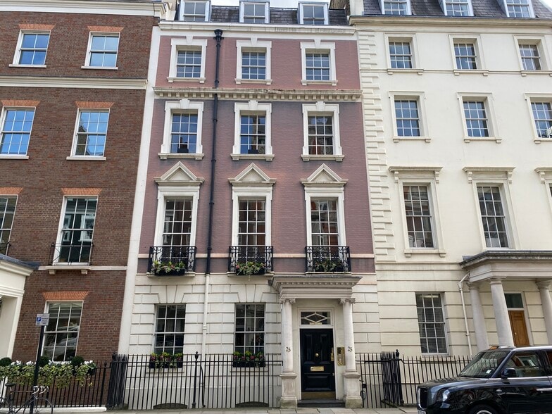 25 Hill St, London to rent - Building Photo - Image 1 of 2