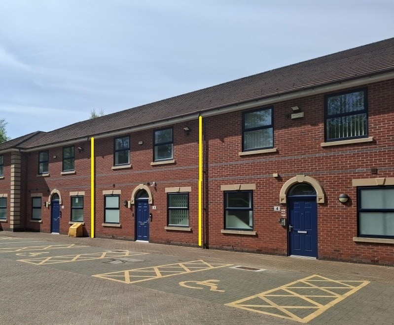 Hamilton St, Oldham to rent Building Photo- Image 1 of 3