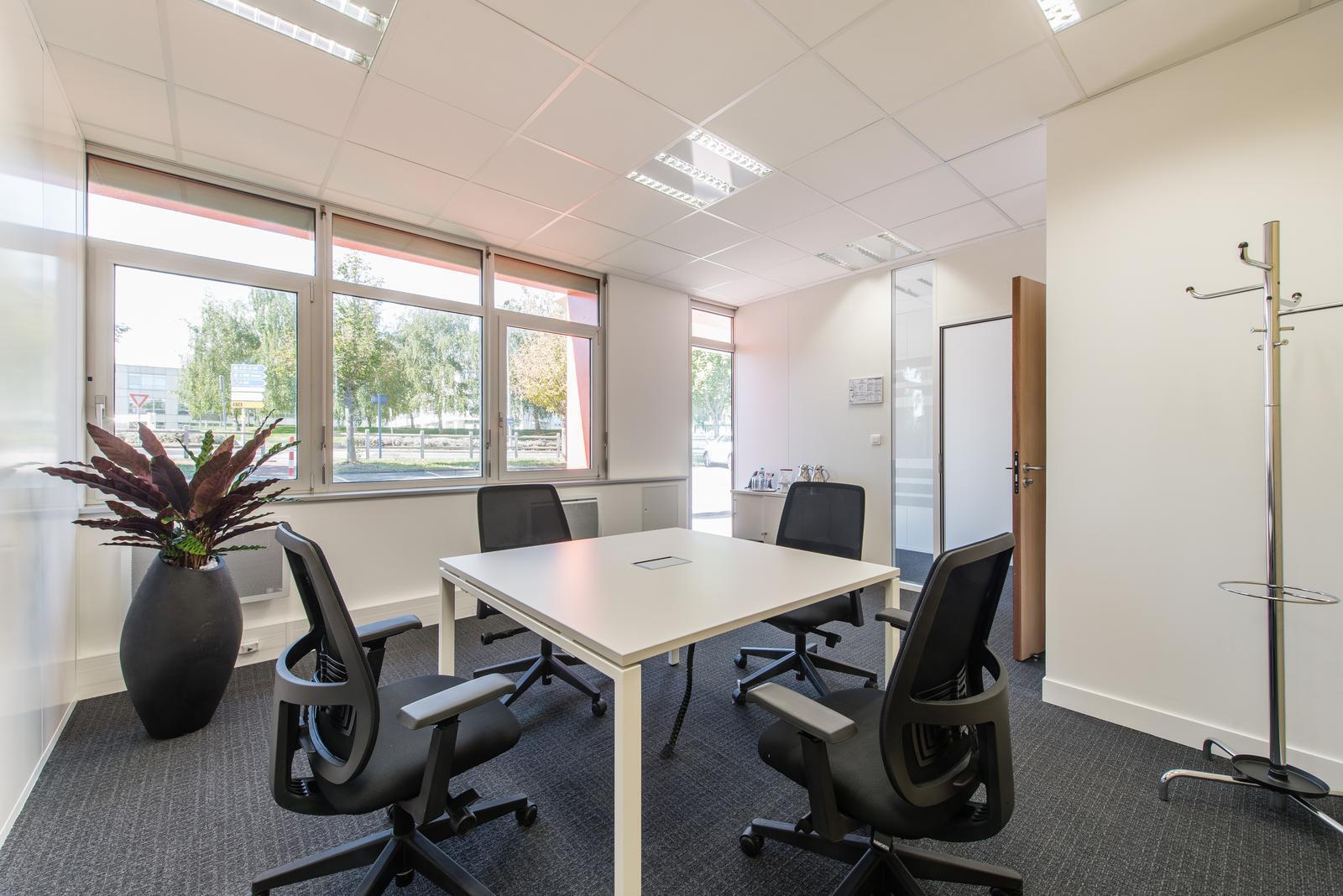 7 Rue Du Commandant Mouchotte, Orly to rent Interior Photo- Image 1 of 23