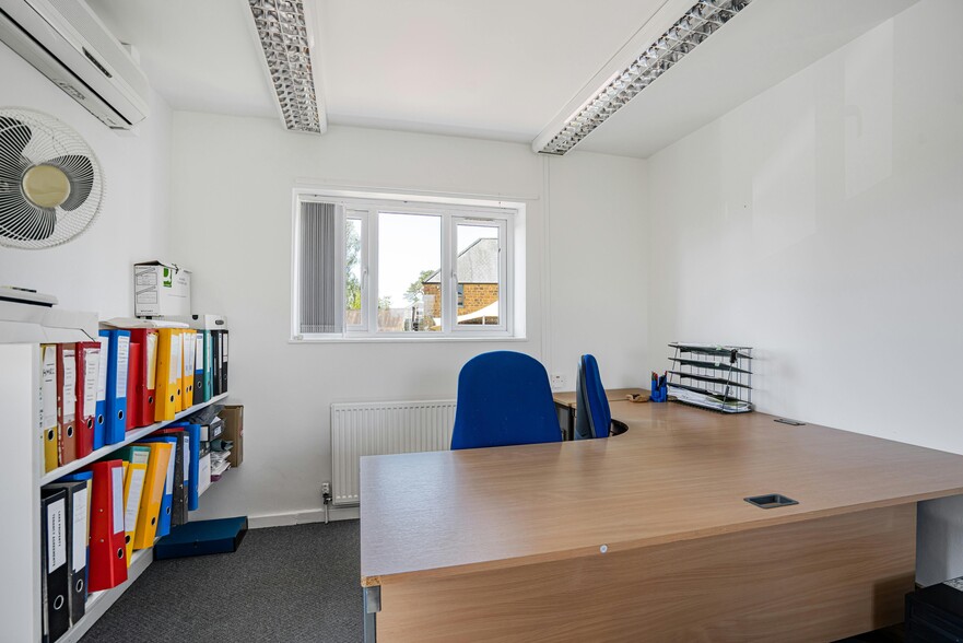 Middle Hl, Hook Norton for sale - Building Photo - Image 3 of 6