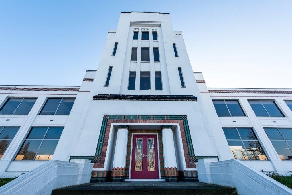 981 Great West Rd, Brentford to rent Building Photo- Image 1 of 17