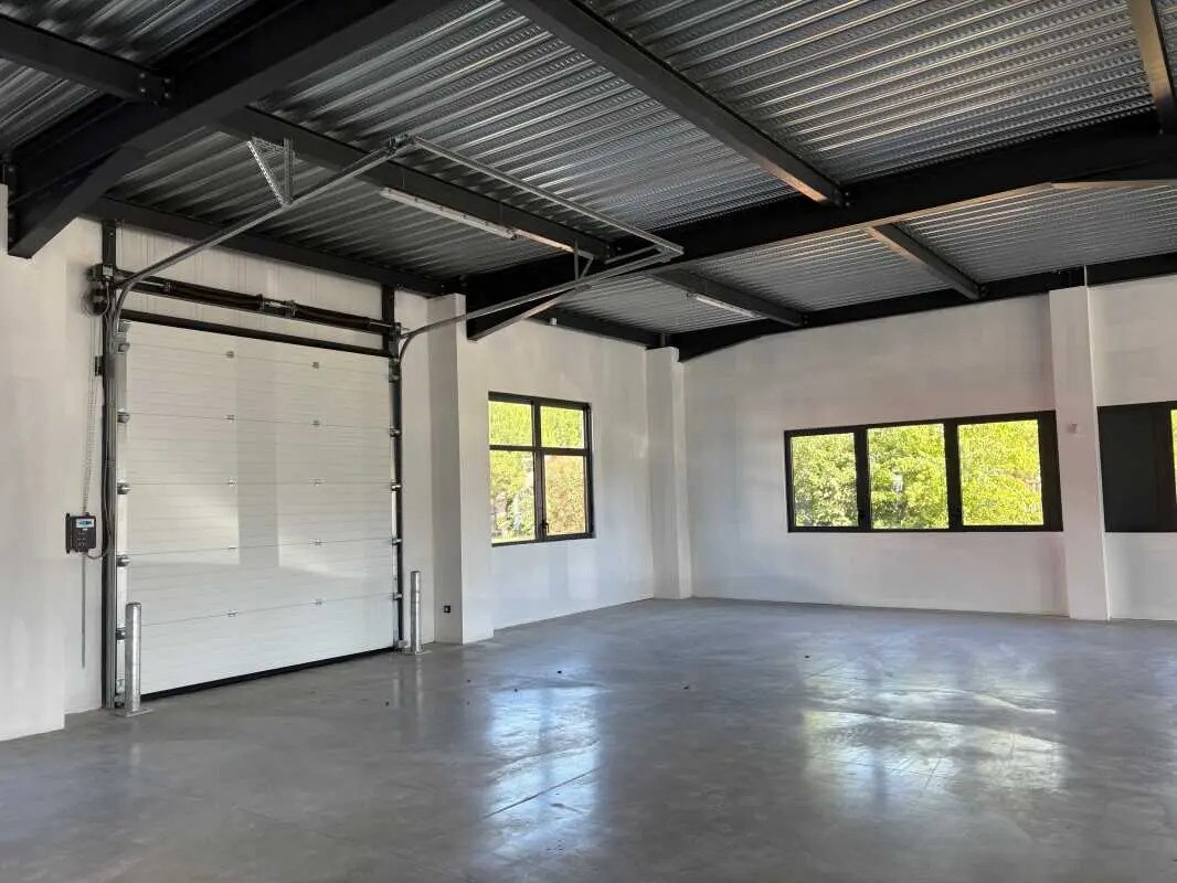 Light Industrial in Dardilly to rent Building Photo- Image 1 of 21