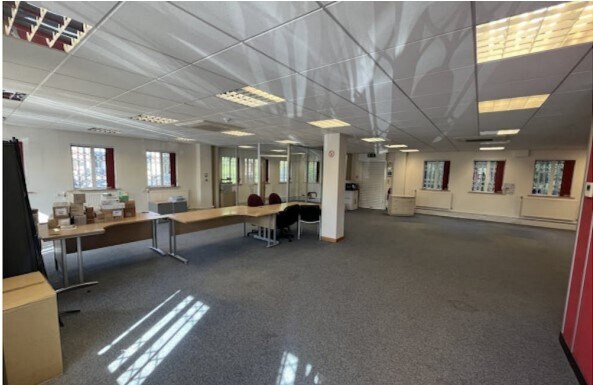 Nepshaw Ln S, Morley for sale Interior Photo- Image 1 of 1