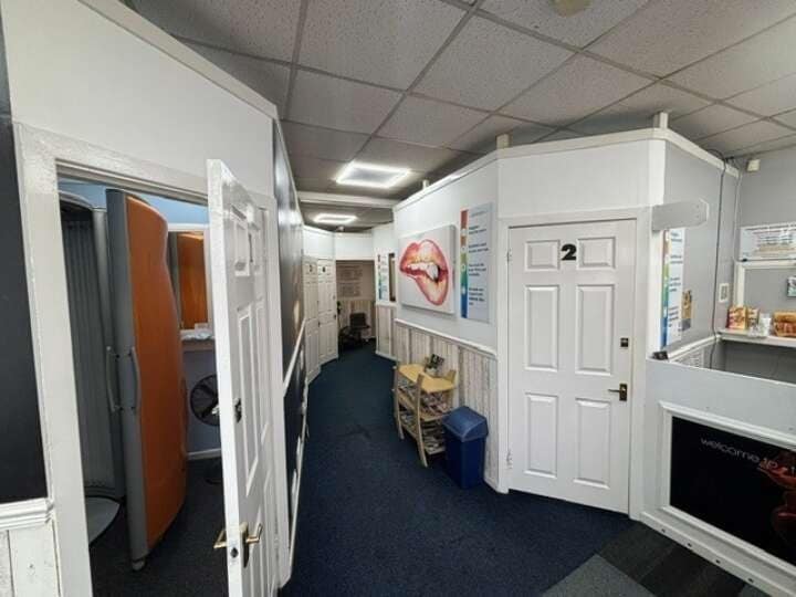 393 Upton Rd, Prenton for sale - Interior Photo - Image 2 of 4