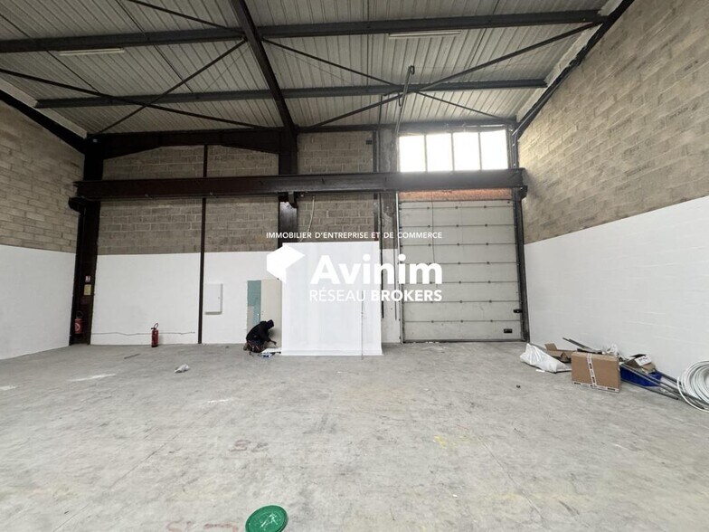Industrial in Le Thillay to rent - Interior Photo - Image 1 of 5